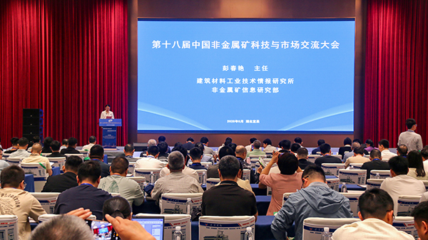 從石墨到石英，頂立科技裝備領(lǐng)航非金屬礦物材料制備新方向 (1).jpg